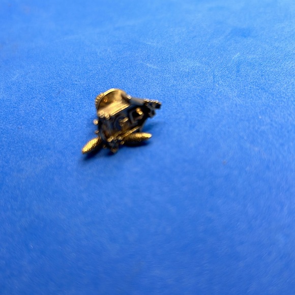 Avon Vtg. Coo Coo Clock tie tac pin. - Picture 9 of 13